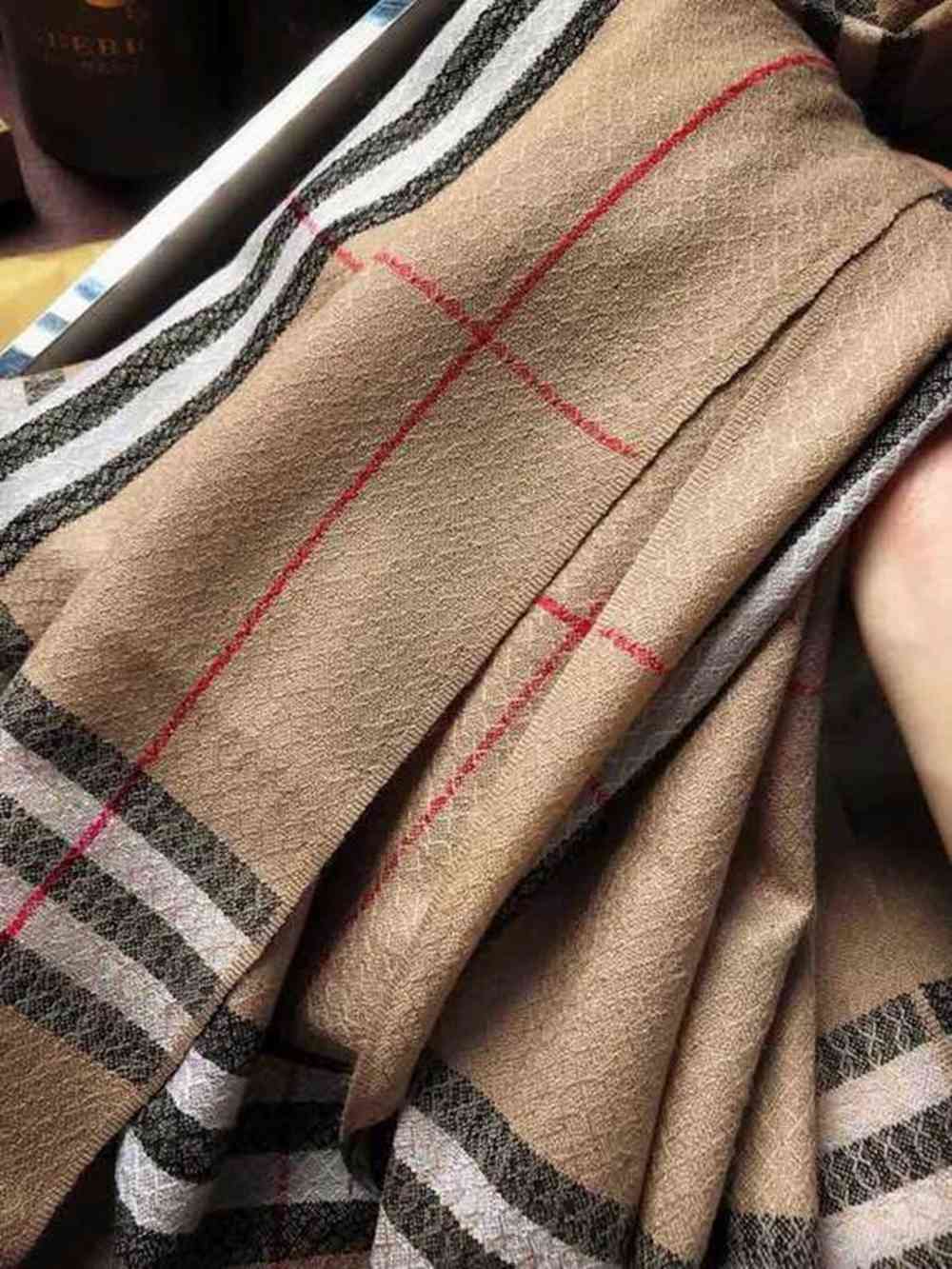 Bv*b*rry Scarf